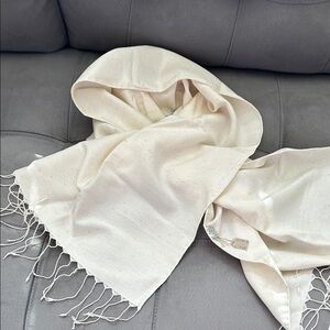 Elegant 100 Percent Silk Cream Wrap or Scarf NWT